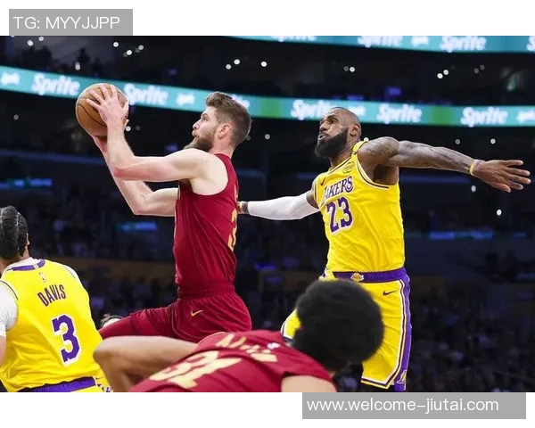 詹姆斯状态回暖轻松砍下24分助球队赢得胜利表现全面令人瞩目